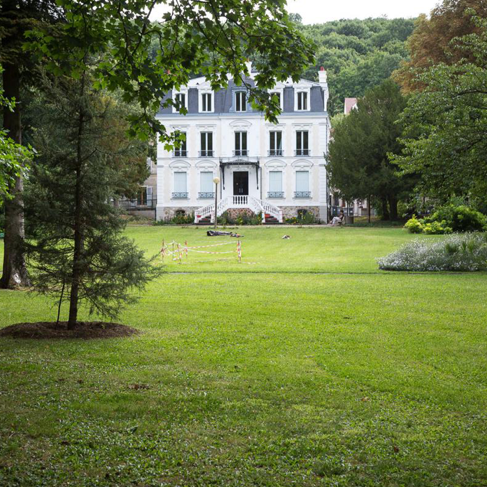 le parc Rcalet et sa maison à Jouy-Le-Moutier